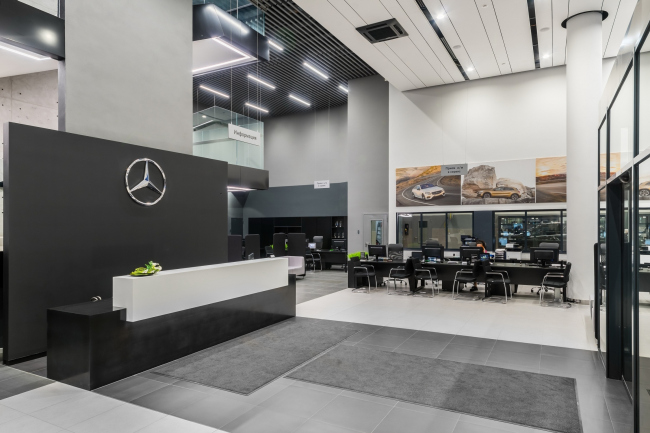 Interiors of the "Avangard" car service center. Photograph � A.Gushchin