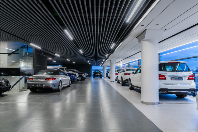 Interiors of the "Avangard" car service center. Photograph � A.Gushchin