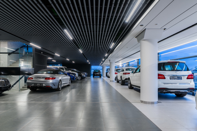 Interiors of the "Avangard" car service center. Photograph  A.Gushchin