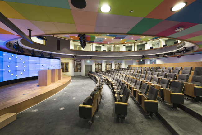 ������ Europa ������������ ������. Philippe Samyn and partners architects & engineers, LEAD and DESIGN PARTNER.
With Studio Valle Progettazioni architects, Buro Happold Limited engineers. ���� � European Union, ����� � Georges MEURANT