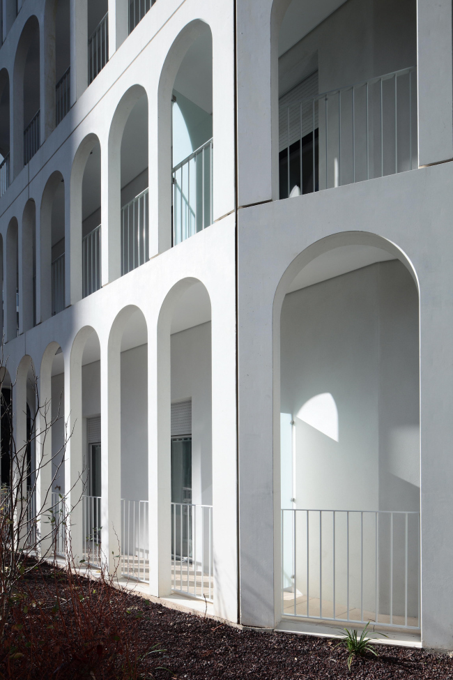 Комплекс социального жилья Arches Boulogne © Benoit Fougeirol