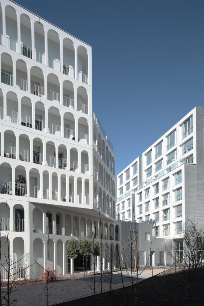Комплекс социального жилья Arches Boulogne © Benoit Fougeirol