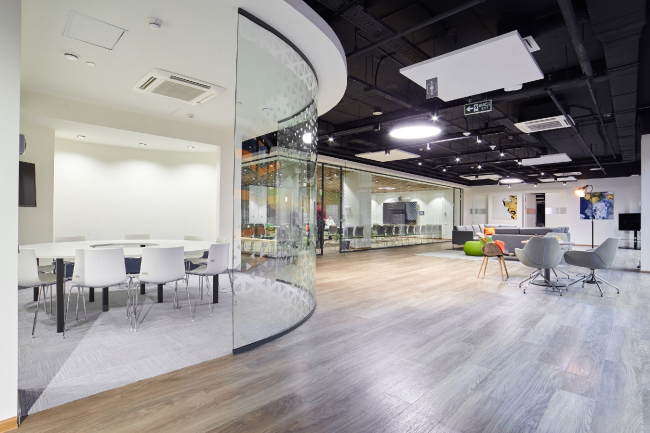 ��������, 14 ���� � ������������� ���� Aurora Group