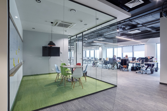 ��������, 14 ���� � ������������� ���� Aurora Group