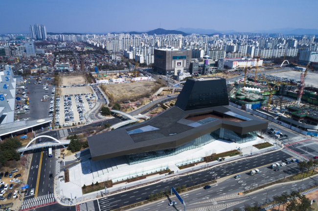 ���-��� Hyundai MotorStudio � ����� � Katsuhisa Kida