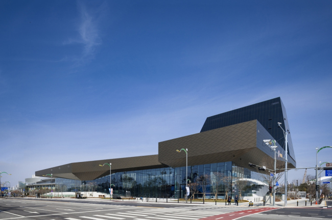 ���-��� Hyundai MotorStudio � ����� � Katsuhisa Kida