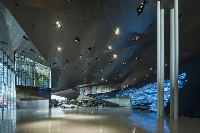 ���-��� Hyundai MotorStudio � ����� � Katsuhisa Kida