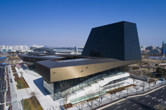 ���-��� Hyundai MotorStudio � ����� � Katsuhisa Kida