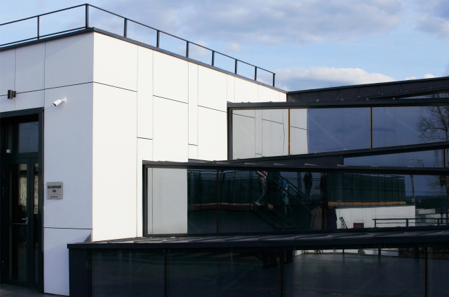 Corner of the exhibition hall and the skylights. Innovation and Culture Center in Kaluga.  Photograph  Julia Tarabarina, Archi.ru