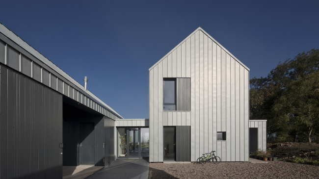 ��� Newhouse of Auchengee, �����. 
Ann Nisbet Studio. ���� � David Barbour