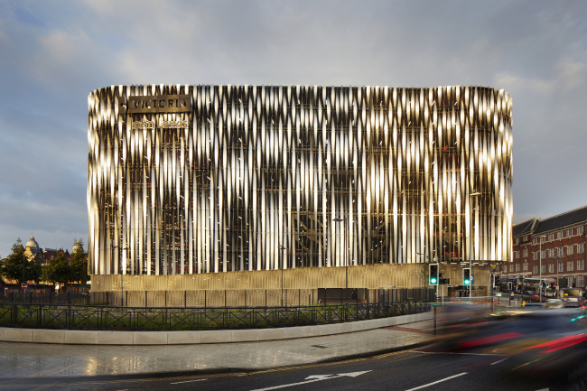 �������� �������� Victoria Gate, ����. ACME. ���� � Jack Hobhouse