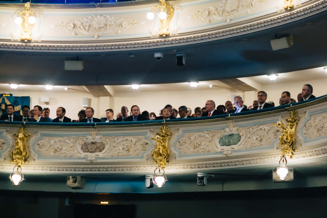 ������ �������� AGC. ���������� � �GC 