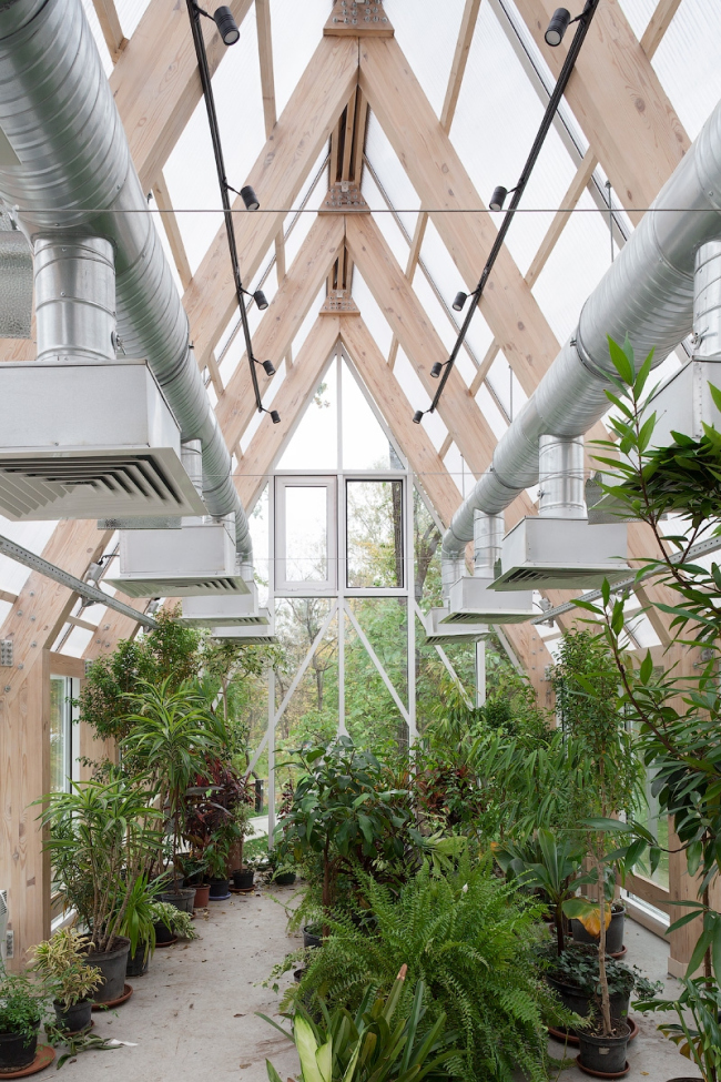 Interior of the greenhouse pavilion. Urban farm at VDNKH, 2nd stage. Wowhouse. Photograph � Mitya Chebanenko