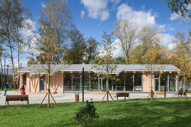 Cafe. Urban farm at VDNKH, 2nd stage. Wowhouse. Photograph  Mitya Chebanenko