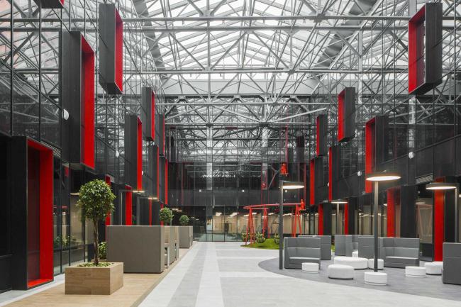 Интерьеры общественных зон бизнес-центра Neo Geo. Атриум © Т+Т Architects