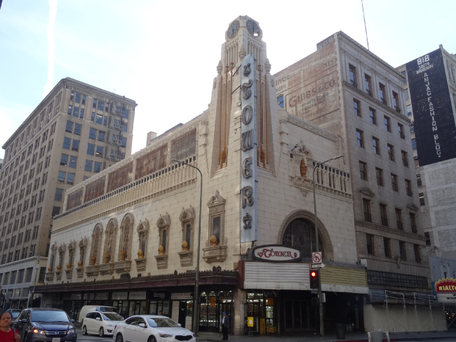 Tower Theatre, , 1927 (. S. Charles Lee).       .    ,     .     ,   1960-1990 . ,    -   Living Earth Evangelical Church.       .  2016         Apple.   