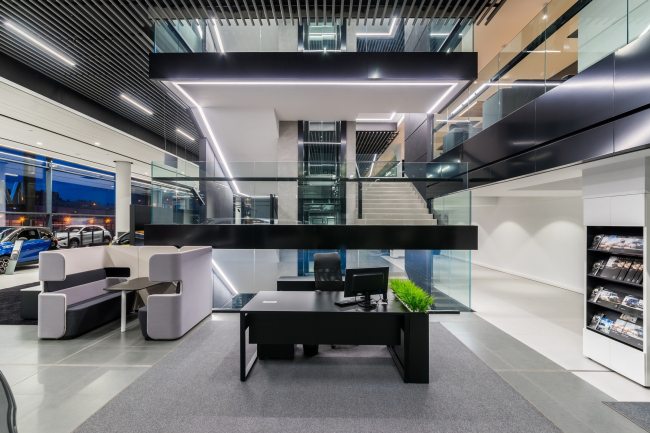 Interiors of the "Avangard" car service center. Photograph  A.Gushchin