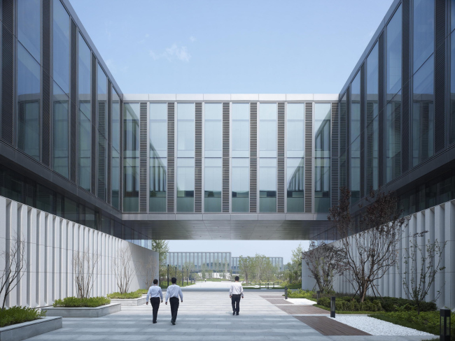 ����� �������������� Huawei Technological Factory � Christian Gahl