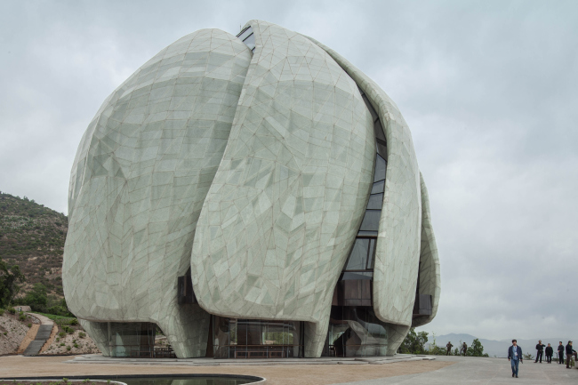 Храм бахаи в Сантьяго. Simpson Gumpertz & Heger | Patricio Bertholet M. | Halcrow | Josef Gartner GmbH © Simpson Gompertz & Heger Храм бахаи в Сантьяго. Simpson Gumpertz & Heger | Patricio Bertholet M. | Halcrow | Josef Gartner GmbH © Simpson Gompertz & Heger