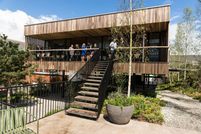 �������������� ����� ����� ������������ ���������� ��������� � Tony Barwell