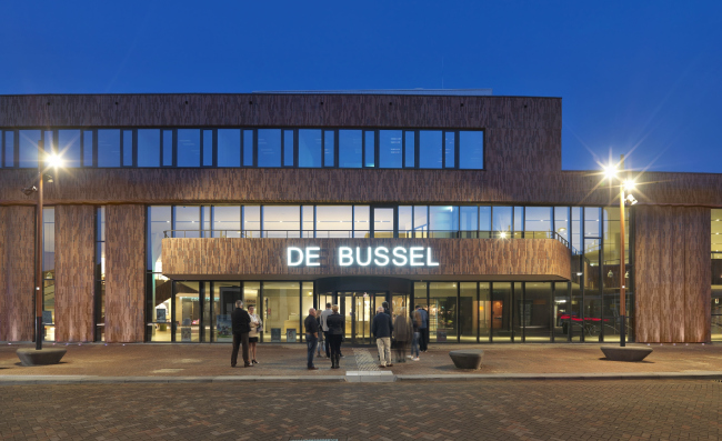 ���������� ����� De Bussel � ������� � �����������. ���� � Michel Kievits. ������������� ��������� Hagemeister 