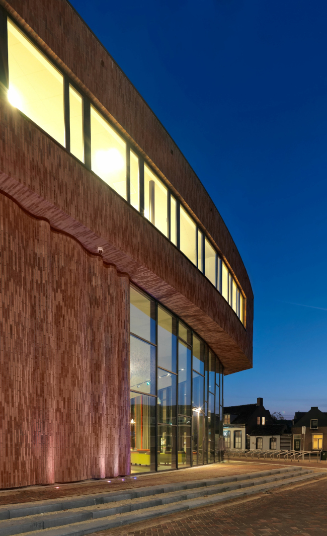 ���������� ����� De Bussel. ���� � Michel Kievits. ������������� ��������� Hagemeister 