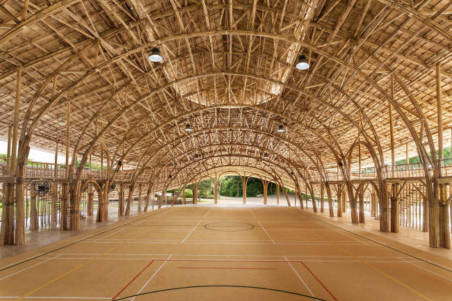 Бамбуковый спортзал Международной школы Паньяден © Alberto Cosi www.albertocosi.com