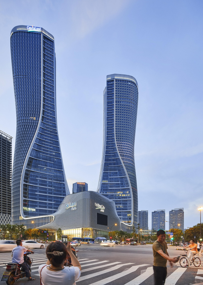 �������� Raffles City 