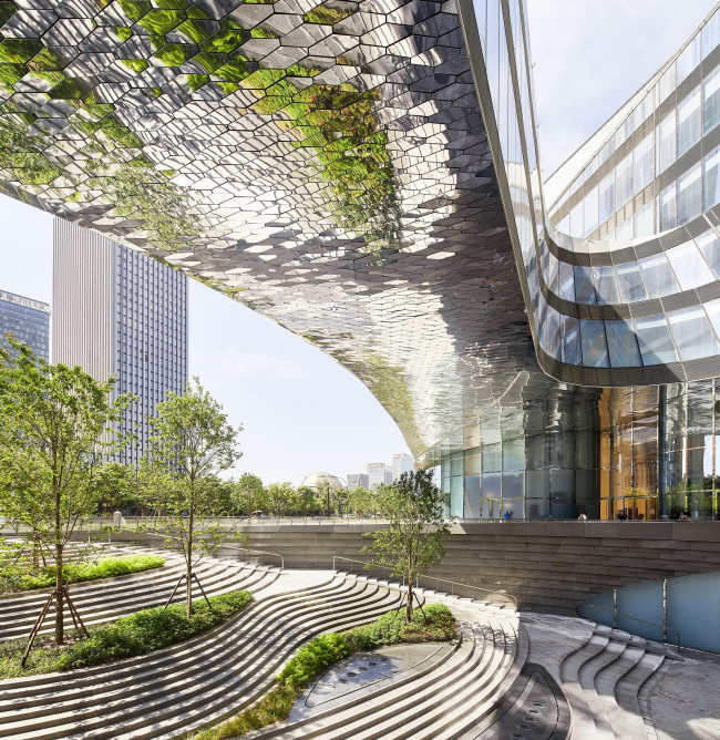 �������� Raffles City 