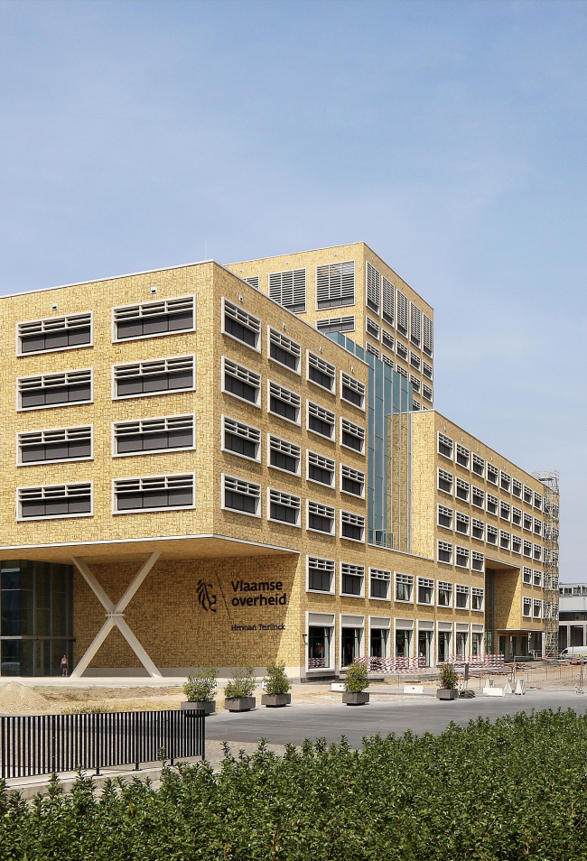 ������ ������� ��������� � Filip Dujardin