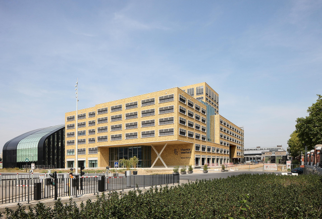 ������ ������� ��������� � Filip Dujardin