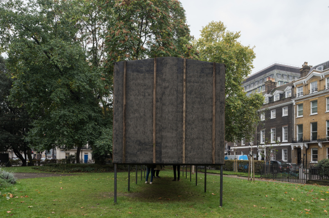 Pavilion of the project �101st km Further Elsewhere�. Alexander Brodsky, Bloomsbury Square, London, 2017. Photograph � Yuri Palmin
