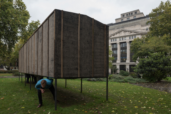 Pavilion of the project �101st km Further Elsewhere�. Alexander Brodsky, Bloomsbury Square, London, 2017. Photograph � Yuri Palmin