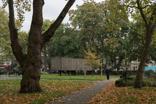 Pavilion of the project �101st km Further Elsewhere�. Alexander Brodsky, Bloomsbury Square, London, 2017. Photograph � Yuri Palmin