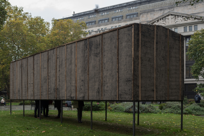 Pavilion of the project �101st km Further Elsewhere�. Alexander Brodsky, Bloomsbury Square, London, 2017. Photograph � Yuri Palmin