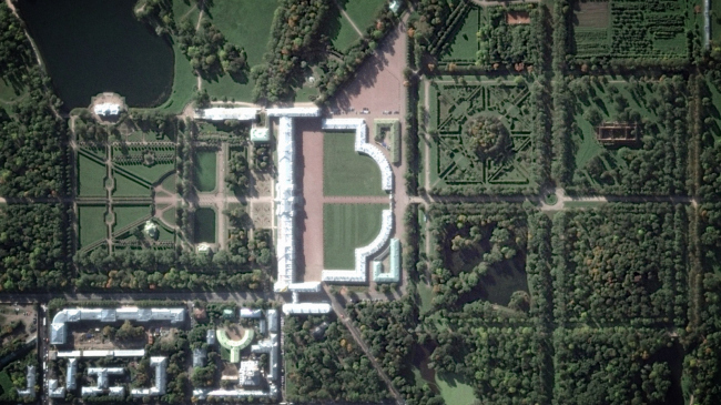 Фрагмент Екатерининского парка на спутниковом снимке.