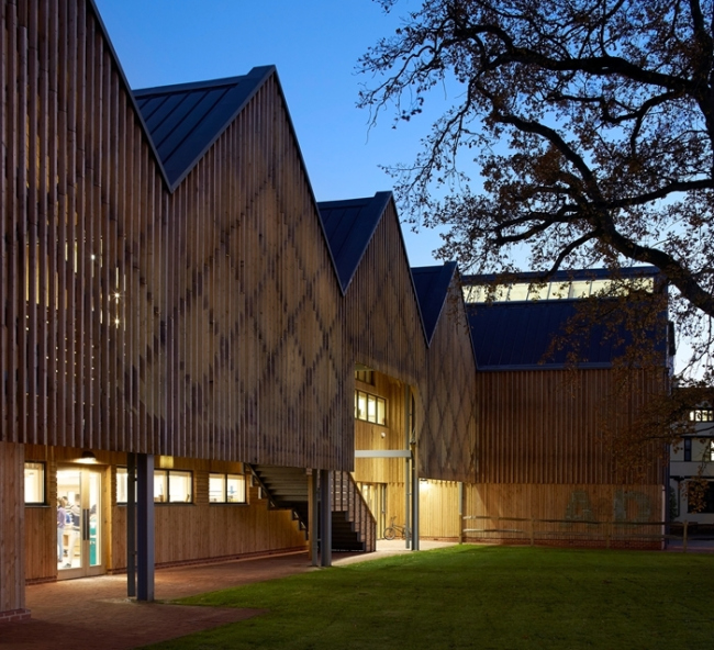  :  .    ,  Feilden Clegg Bradley Studios.   Hufton+Crow