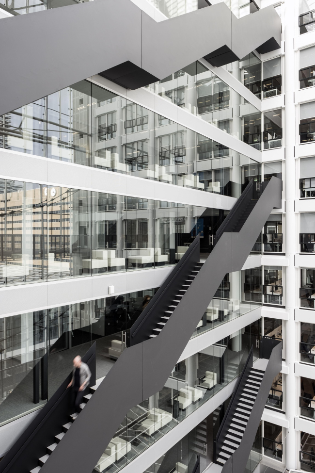 ���������������� ������ �� ����� ���������, 8. ���� � Nick Guttridge, ������������� OMA