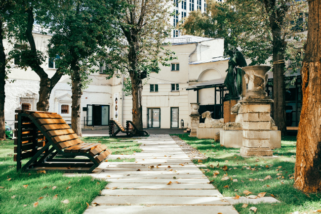 The sculptural yard of the Shchusev Architecture Museum  People's Architect