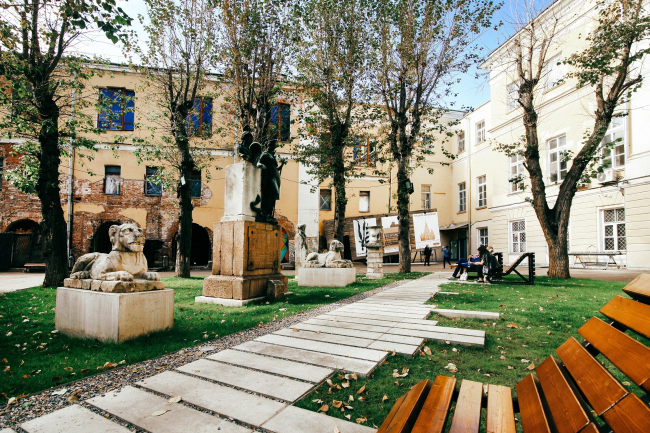 The sculptural yard of the Shchusev Architecture Museum  People's Architect