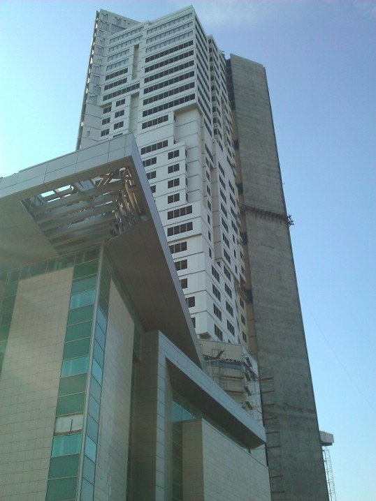 Торгово-деловой центр «Свердловск». Фото: Smashy via Wikimedia Commons. Фото находится в общем доступе Торгово-деловой центр «Свердловск». Фото: Smashy via Wikimedia Commons. Фото находится в общем доступе