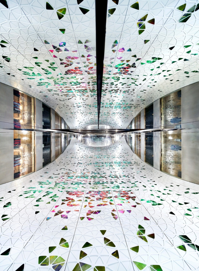 ������������ ����������� ��� ���������� Printemps Haussmann, ������ UUfie  �  Michel Denance