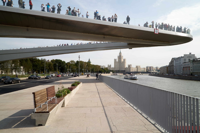«Парящий мост» в парке «Зарядье». ТПО «Резерв», ОАО «Московский архитектурно-проектный
институт имени академика Полянского», АО «Мосинжпроект» «Парящий мост» в парке «Зарядье». ТПО «Резерв», ОАО «Московский архитектурно-проектный
институт имени академика Полянского», АО «Мосинжпроект»