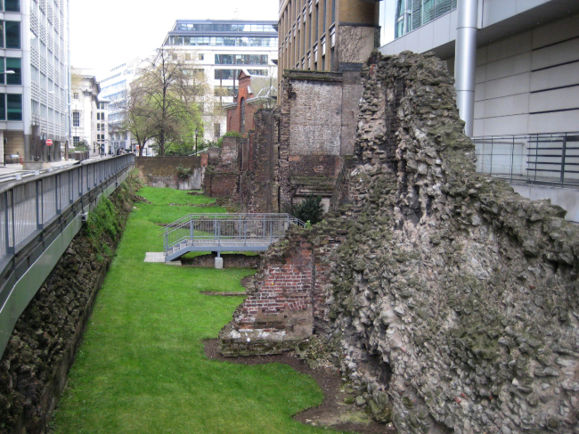 ���������� ����� �� London Wall road. ���������� ���������� �������
