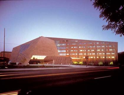 Центр Гейтвей в Университете Миннесоты (Миннеаполис) (2000)