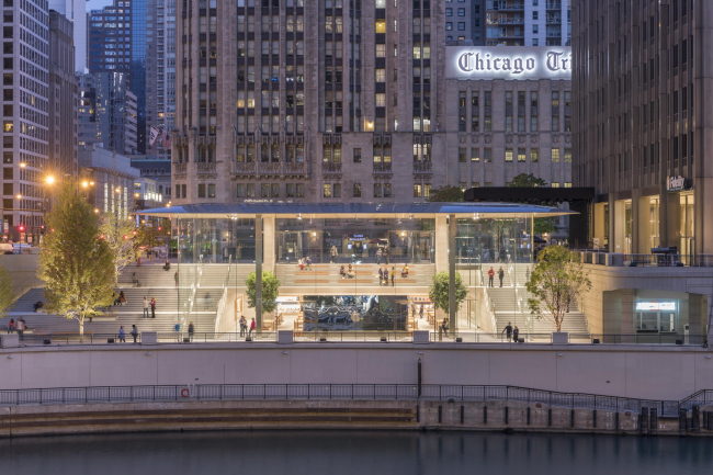 Магазин Apple на Мичиган-авеню © Nigel Young / Foster + Partners
