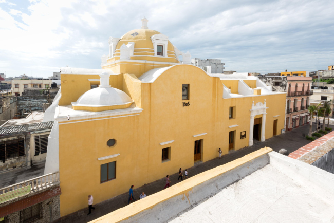 �������� Toks � Lucía Cervantes / Legorreta