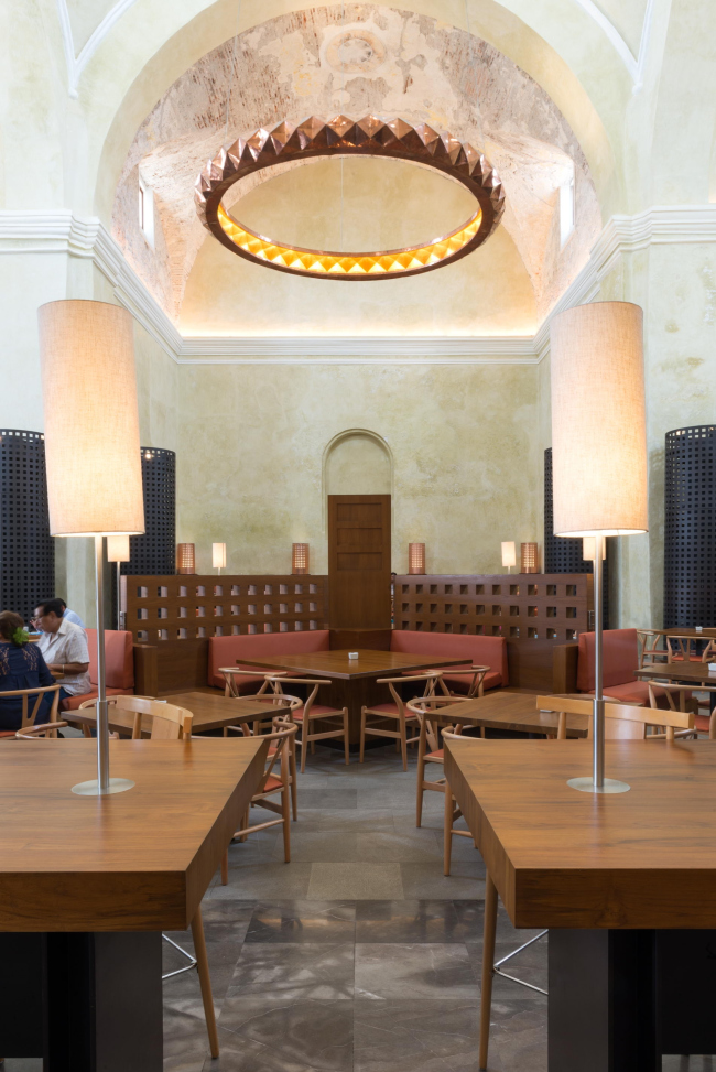 �������� Toks � Lucía Cervantes / Legorreta