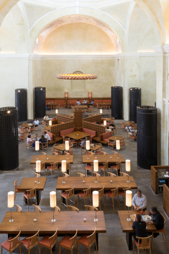 �������� Toks � Lucía Cervantes / Legorreta