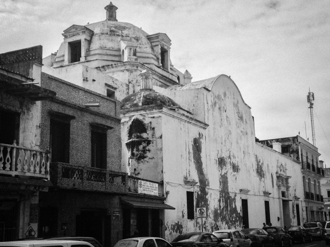 Церковь монастыря Санто-Доминго до реконструкции © Roberto L&#243;pez / Legorreta